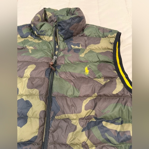 Polo Ralph Lauren puffy vest, camo with yellow lining. Packable. Sz L. Like new! - Picture 6 of 10